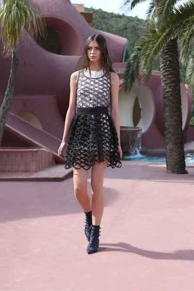 Look 50